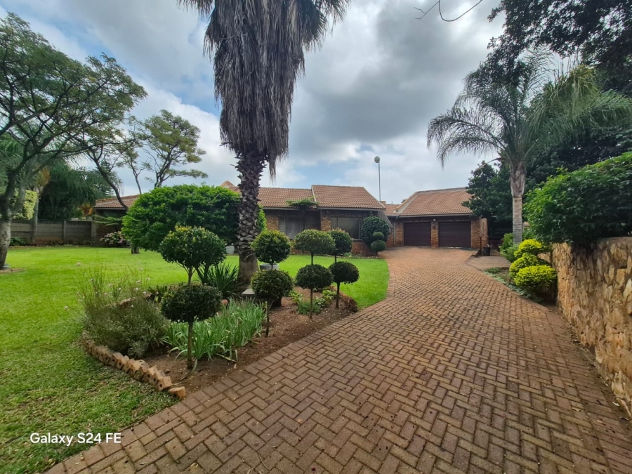 4 Bedroom Property for Sale in Geelhoutpark North West